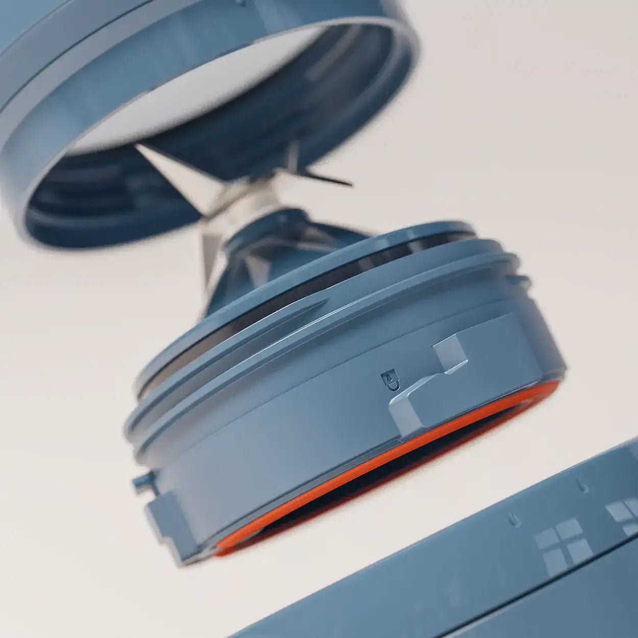 intelligent-cordless-portable-blender-p0 ICB_fullAssembly_midnightBlue_3_2_explodeBladeLock_edit.webp
