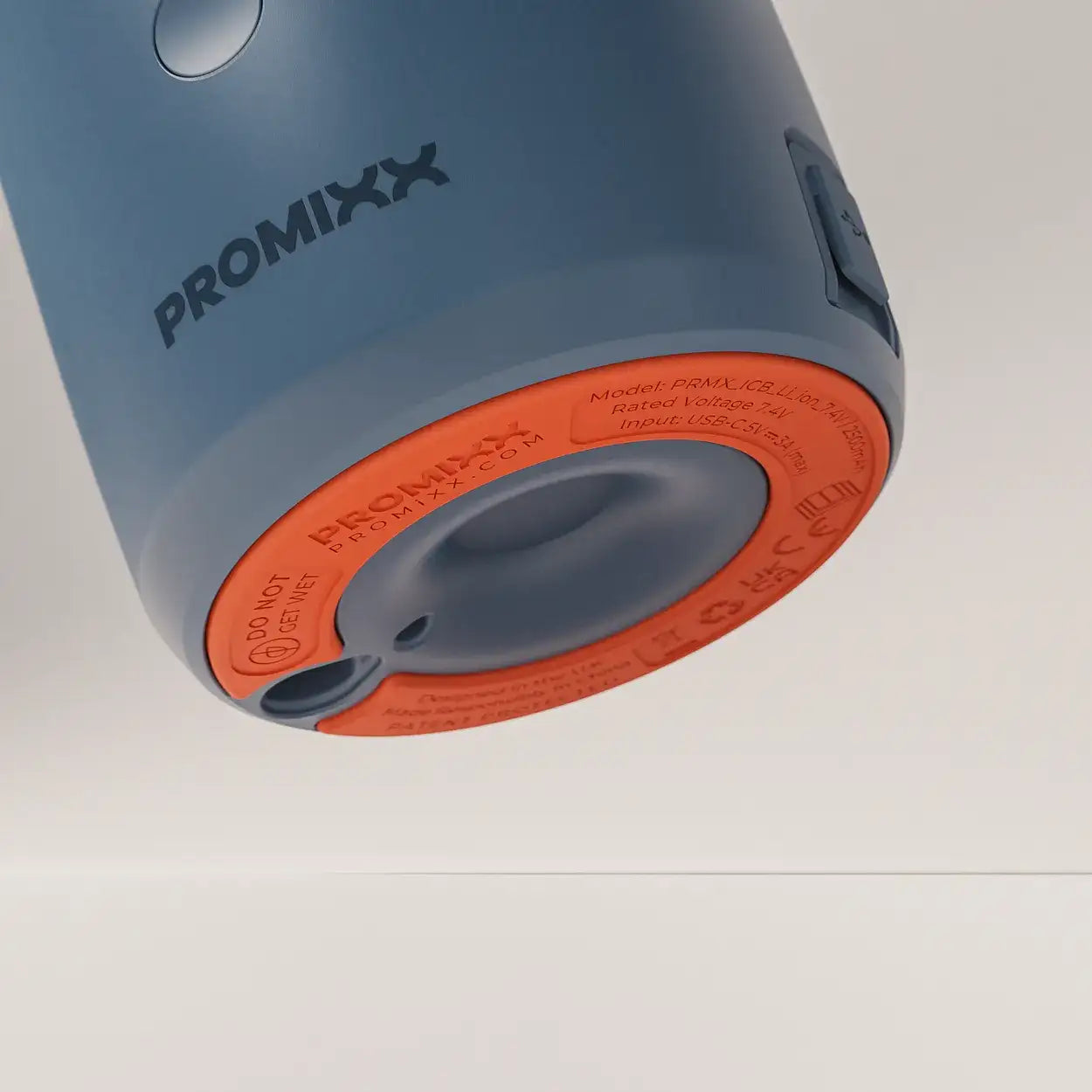 intelligent-cordless-portable-blender-p0 ICB_fullAssembly_midnightBlue_3_3_baseFoot_edit.webp