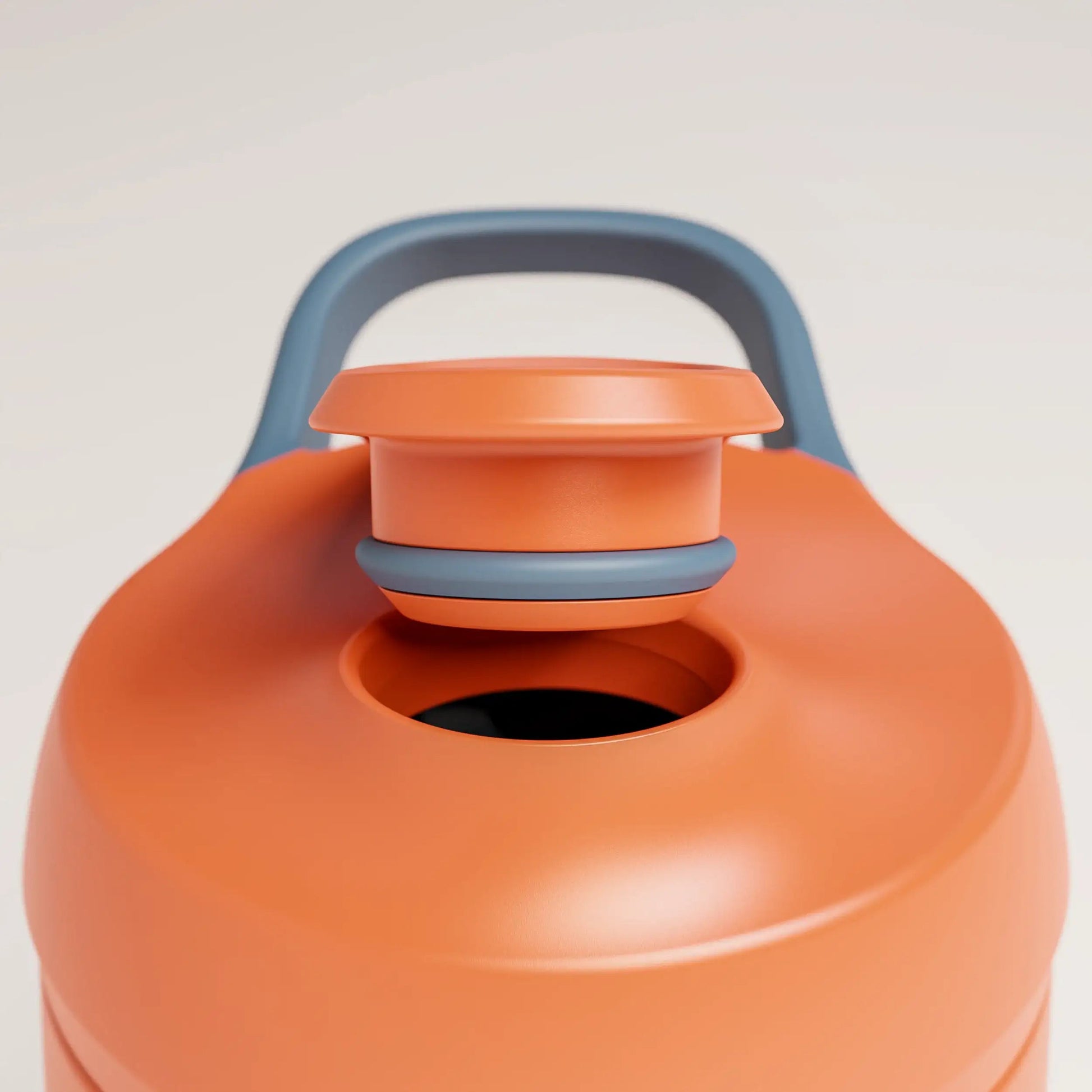 insulated-performance-shaker-bottle-g3 SHKR_18550_dwSS-S1.1_burntOrange_midnightBlue_2_2.5_MPCloop_edit.png